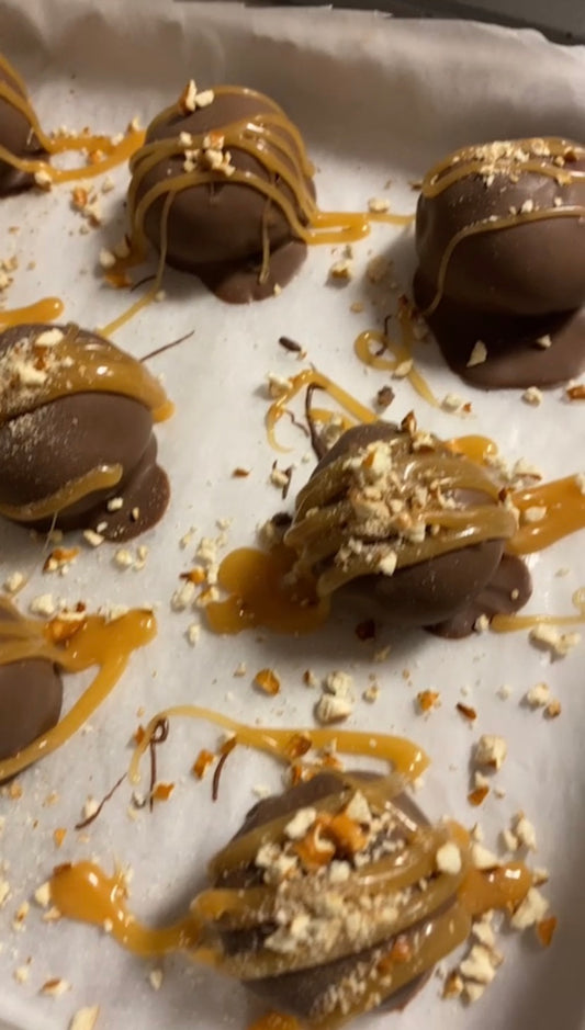 Tasty Thursday - Pretzel Oreo Balls Stuffed with Salted Caramel